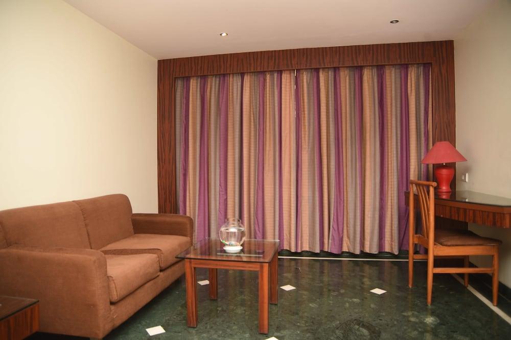 Hotel Maurya Bengaluru Kültér fotó
