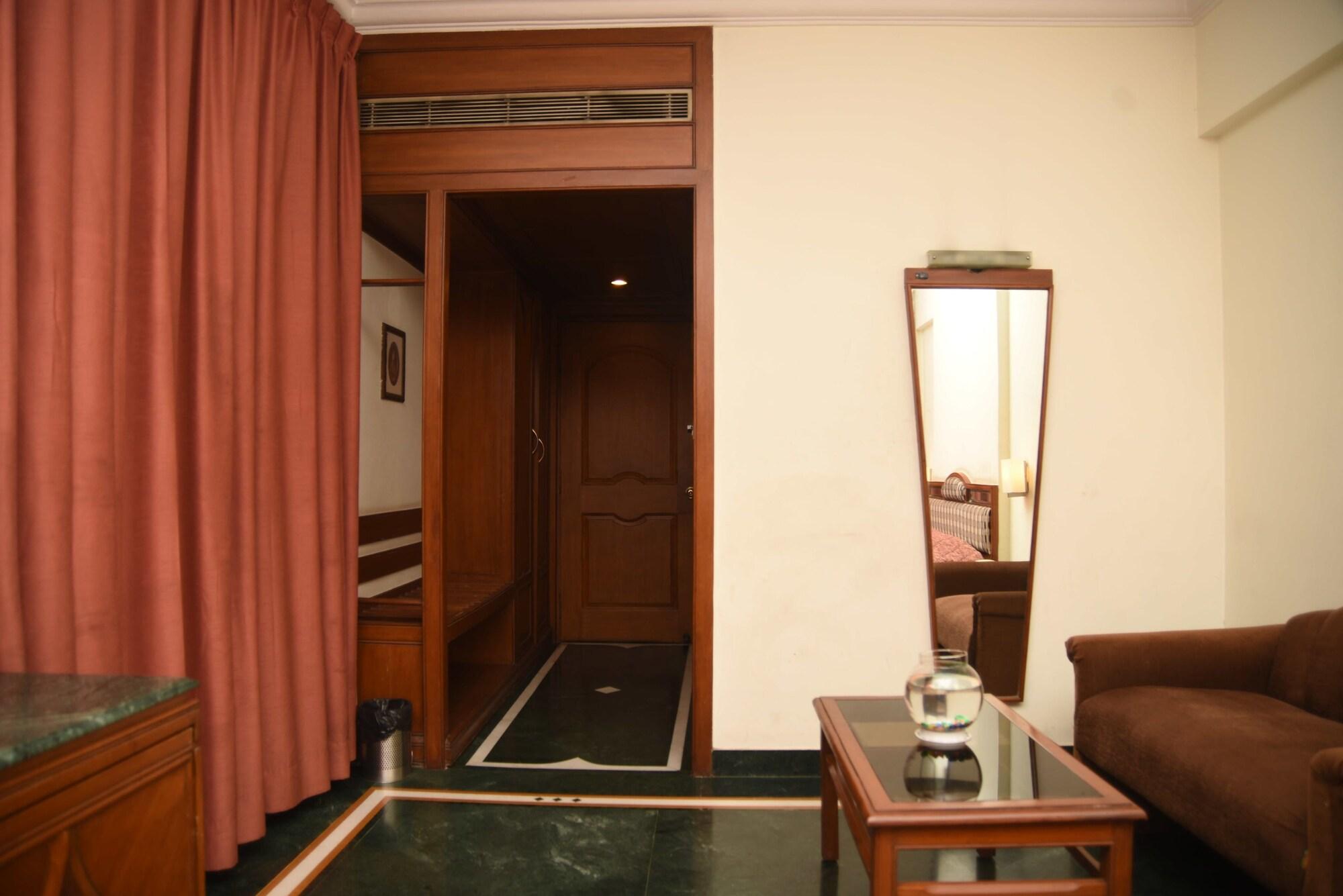 Hotel Maurya Bengaluru Kültér fotó
