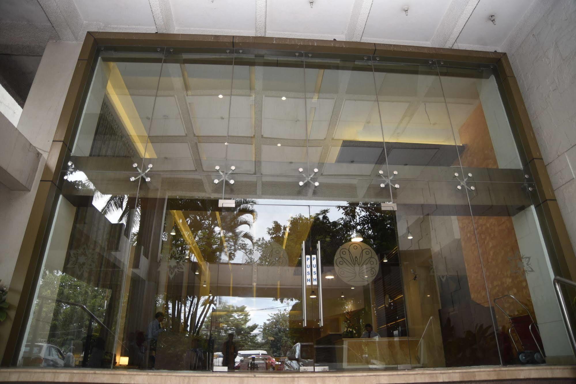 Hotel Maurya Bengaluru Kültér fotó