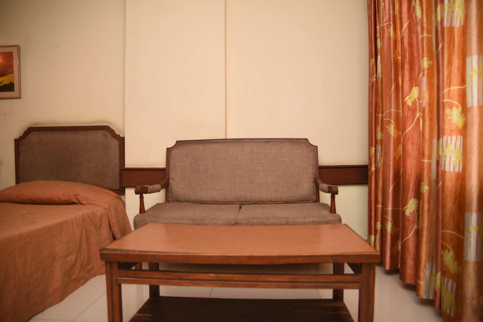 Hotel Maurya Bengaluru Kültér fotó