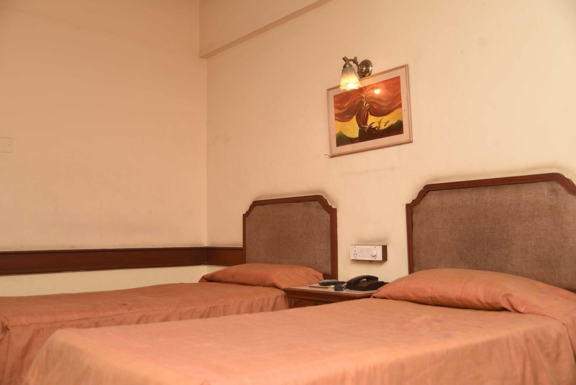 Hotel Maurya Bengaluru Kültér fotó
