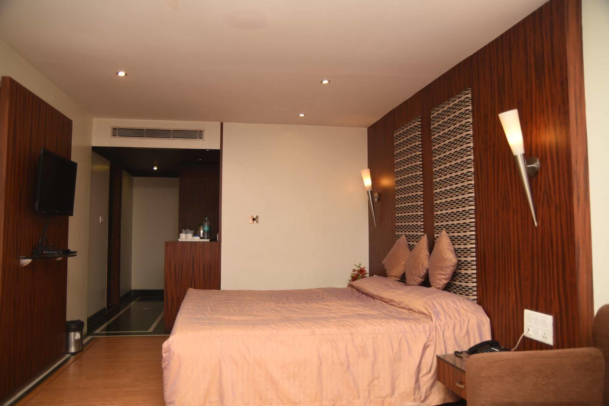 Hotel Maurya Bengaluru Kültér fotó