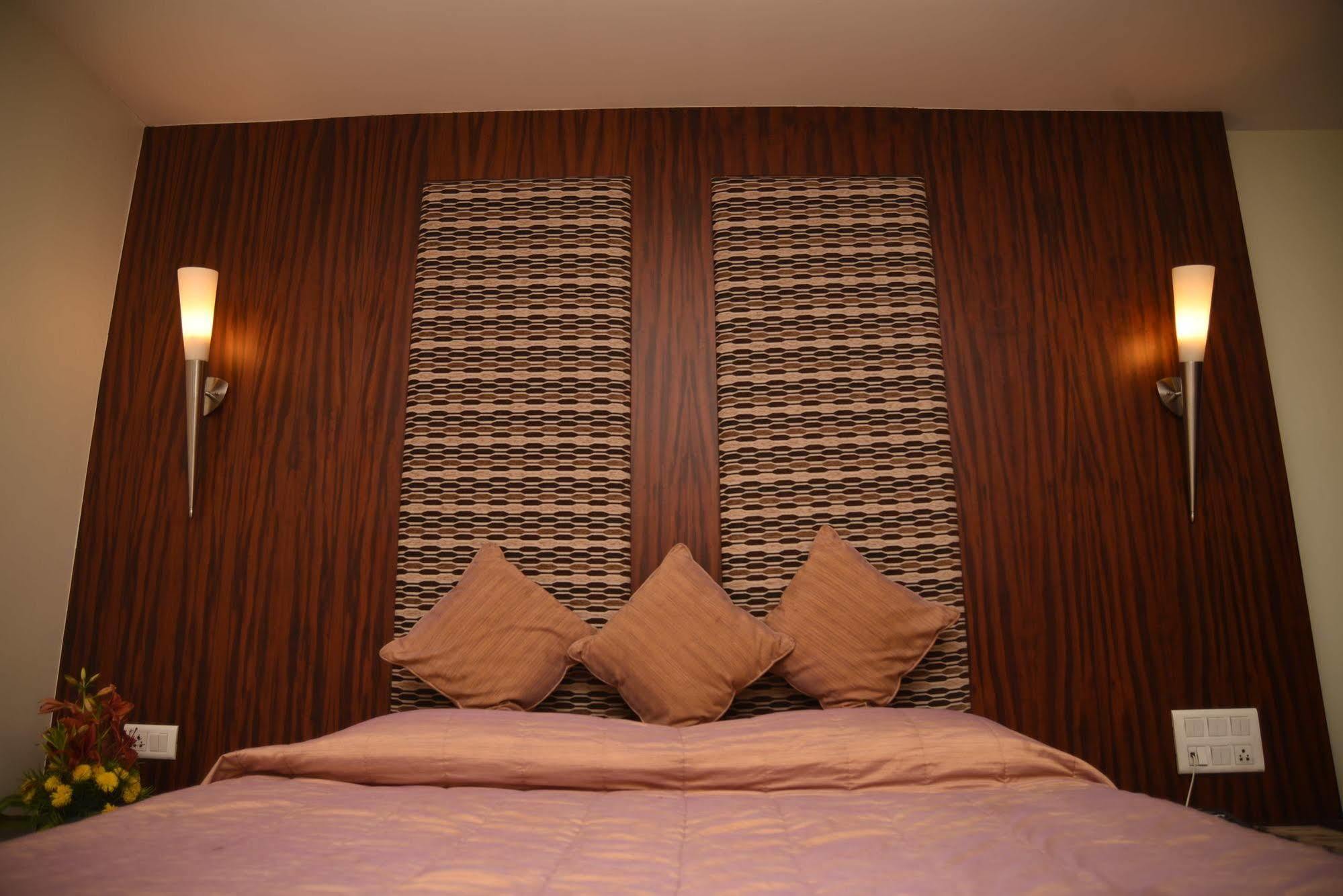 Hotel Maurya Bengaluru Kültér fotó