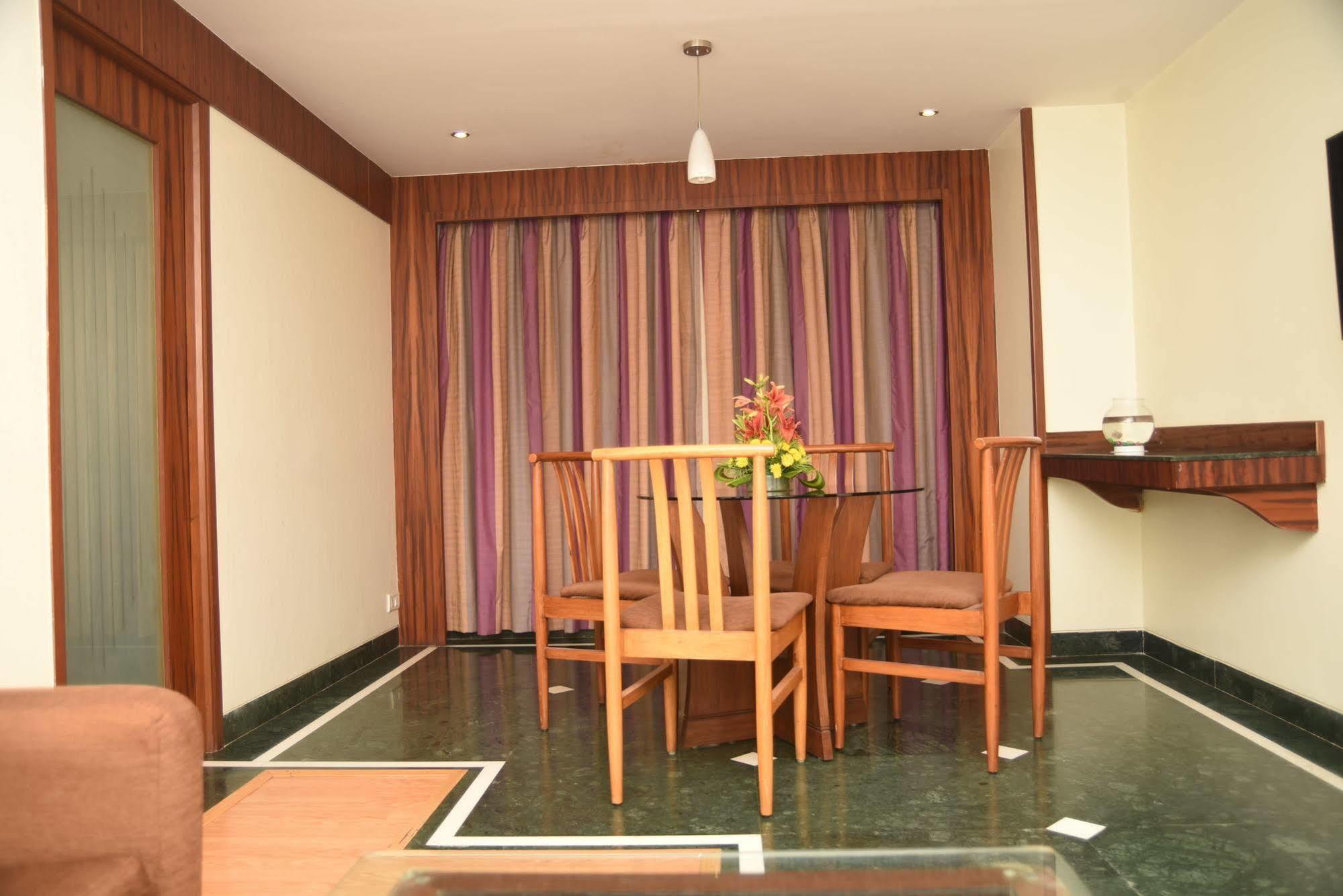 Hotel Maurya Bengaluru Kültér fotó