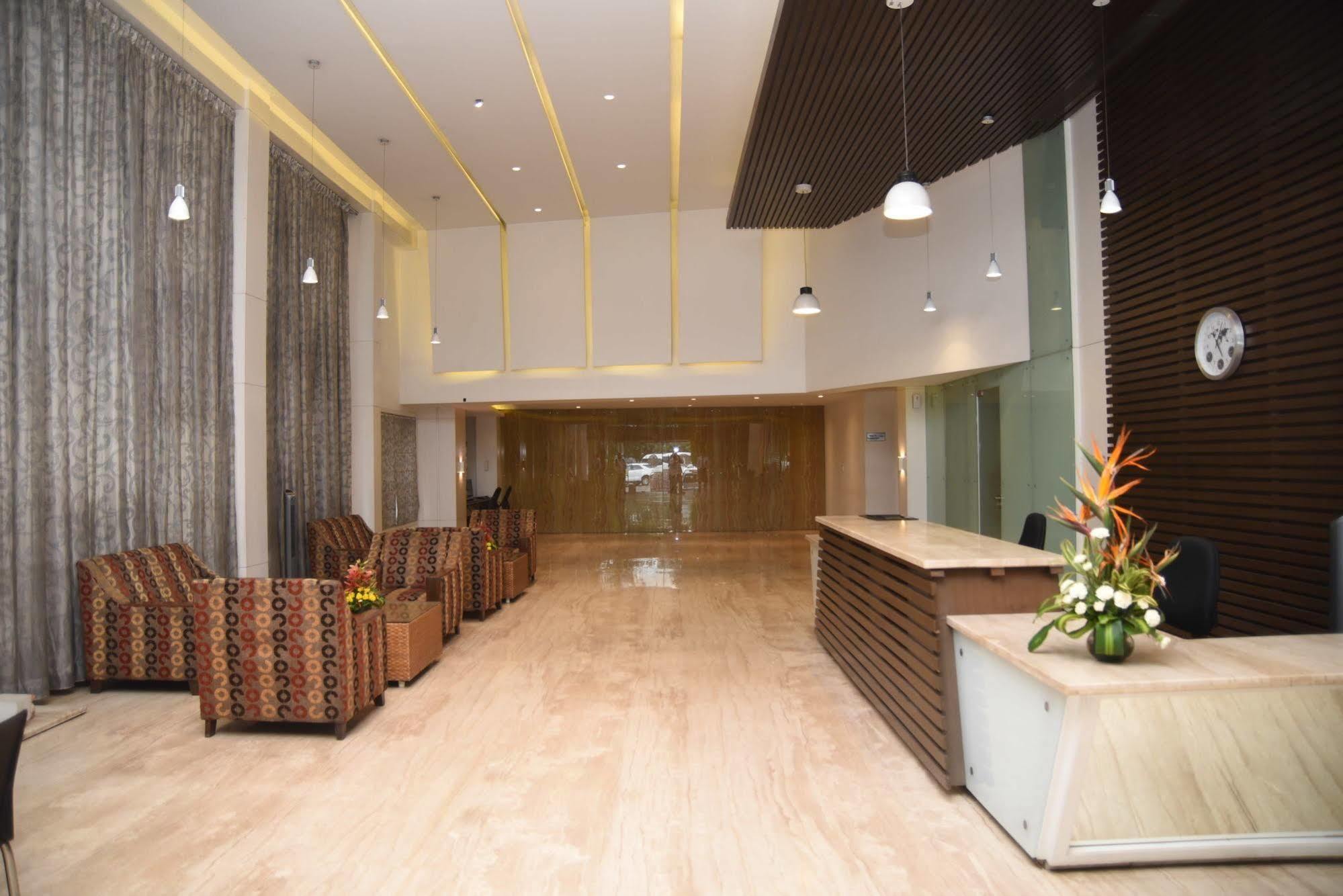 Hotel Maurya Bengaluru Kültér fotó